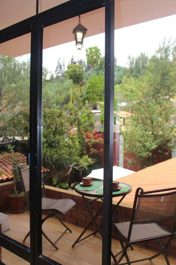 Casa Hospedaje"Los Capulies" Carhuaz ภายนอก รูปภาพ